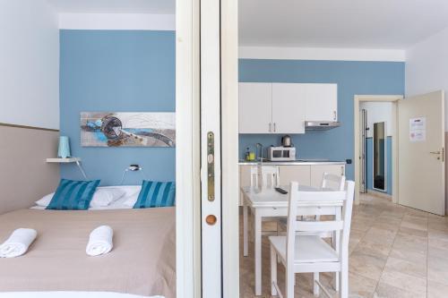 Legerova 33 Otel