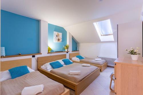 Legerova 33 Otel