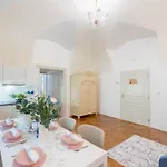 Rose Apartments / Romantic & Cozy / City Center