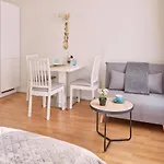Elegant Studio In New Town By Prague Days