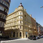 Elegant Studio In New Town By Prague Days
