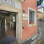 Hotel At The Green Grape
