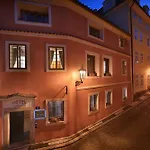 Hotel At The Green Grape