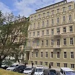 Wash Apartment On Metro Prague 1