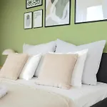 Bright 2Br - 8Th Floor, Balcony, Free Parking - By Gravity Prague