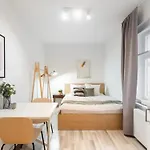 Peaceful Chic Studio In Central Prague