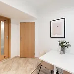 Peaceful Chic Studio In Central Prague