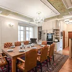 St Giles Sauna And Pool Table Apt