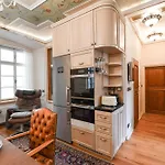 St Giles Sauna And Pool Table Apt