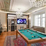 St Giles Sauna And Pool Table Apt