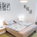 Spacious Apartment In Wenceslas Square