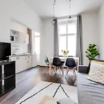 Cool & Charming Apt In City Center - Lub5