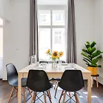Cool & Charming Apt In City Center - Lub5