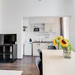 Cool & Charming Apt In City Center - Lub5