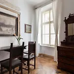Dlouha Art & Antique Stay