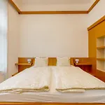 Bright Oldtown 2Bdr Apartment