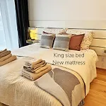 New Studio, King Bed, Free Parking, Terrace