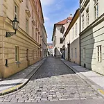 Apartment Nebovidy II - Air Conditioning - Historic City Center