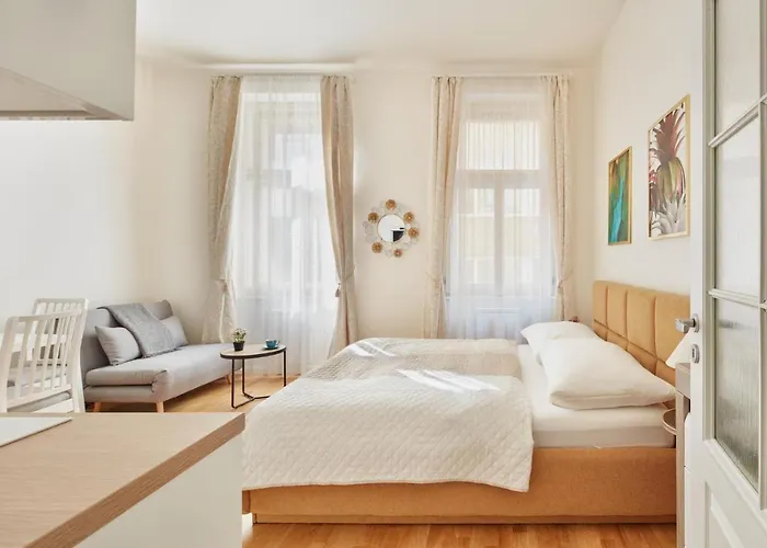 Elegant Studio In New Town By Prague Days
