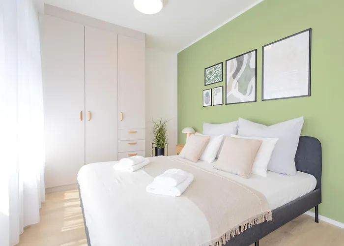 Bright 2Br - 8Th Floor, Balcony, Free Parking - By Gravity Prague