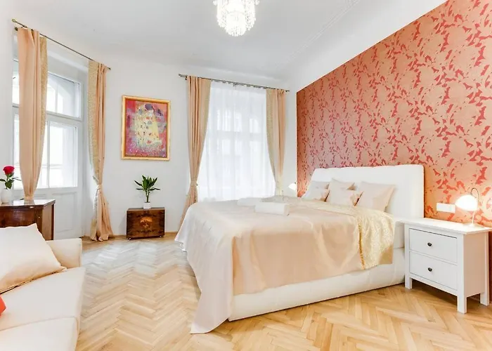 Prague Days - 3Bdr Apt - Small Balcony - 2 Bathrooms - 90 Sqm