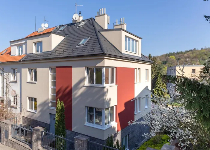 Apartman 3Kk - 115M2 V Klidne Lokalite - Praha 4