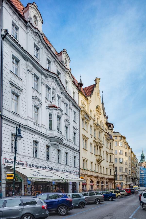 Kaprova - Old Town Apartment