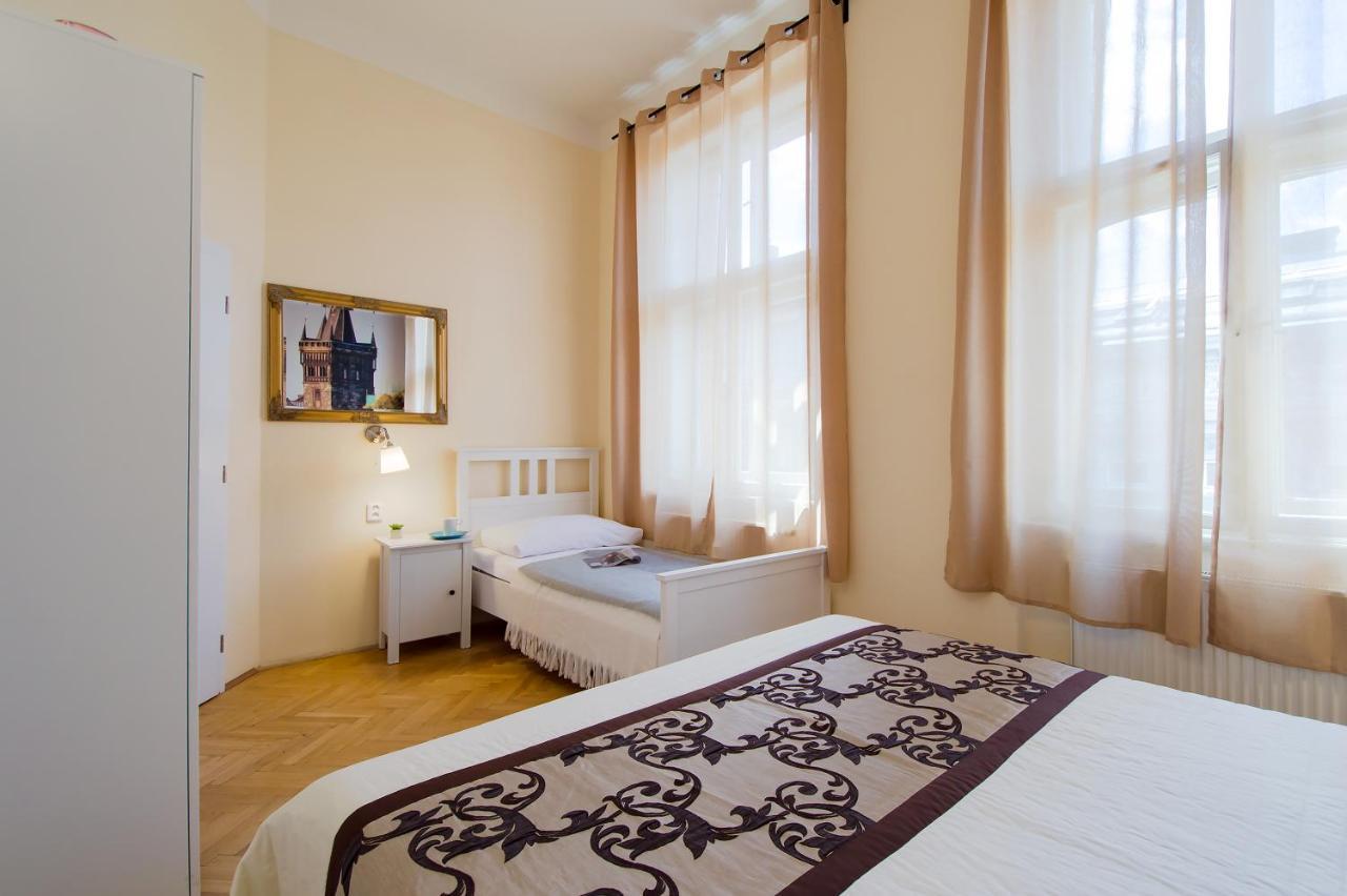 City Center Legerova Apartment