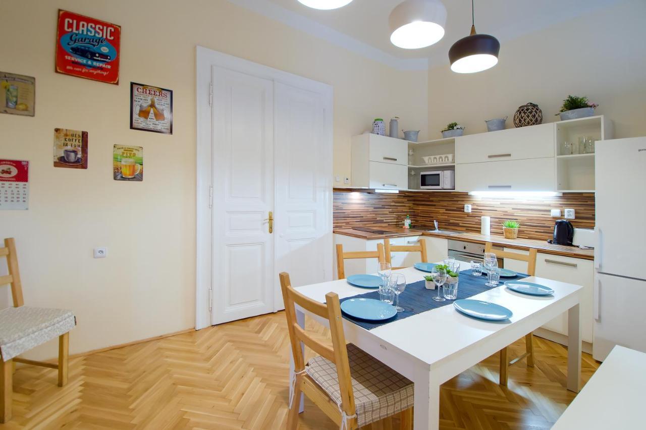 City Center Legerova Apartment *
