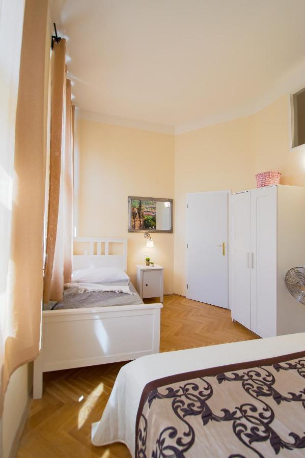 City Center Legerova Apartment