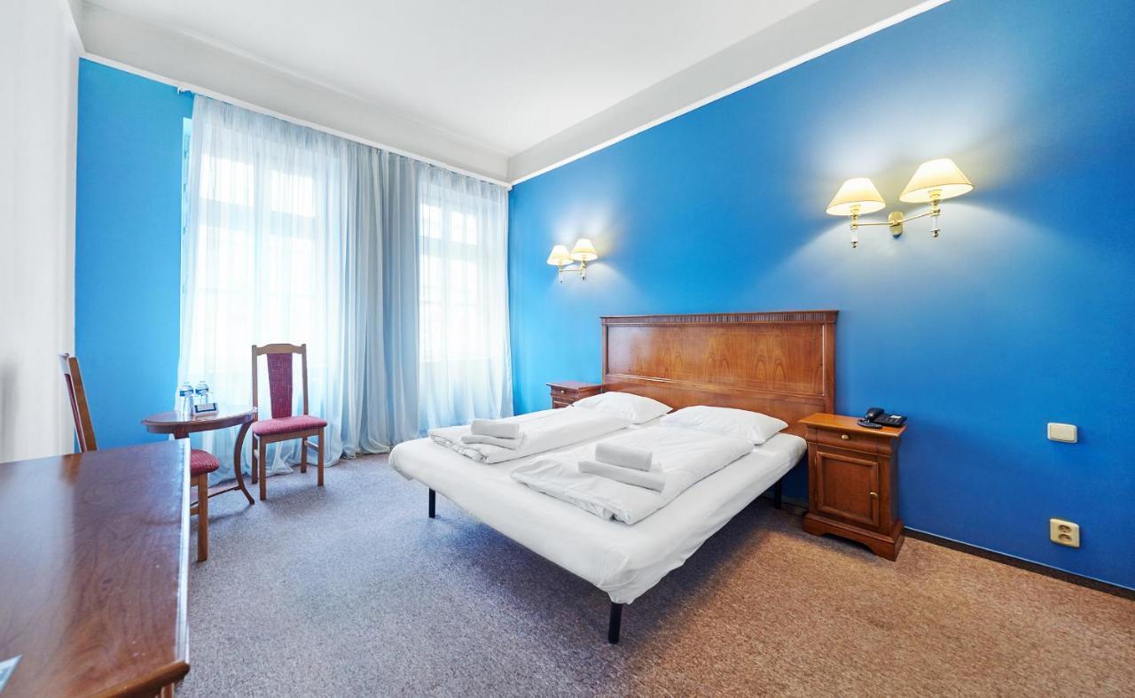 Abri Hotel