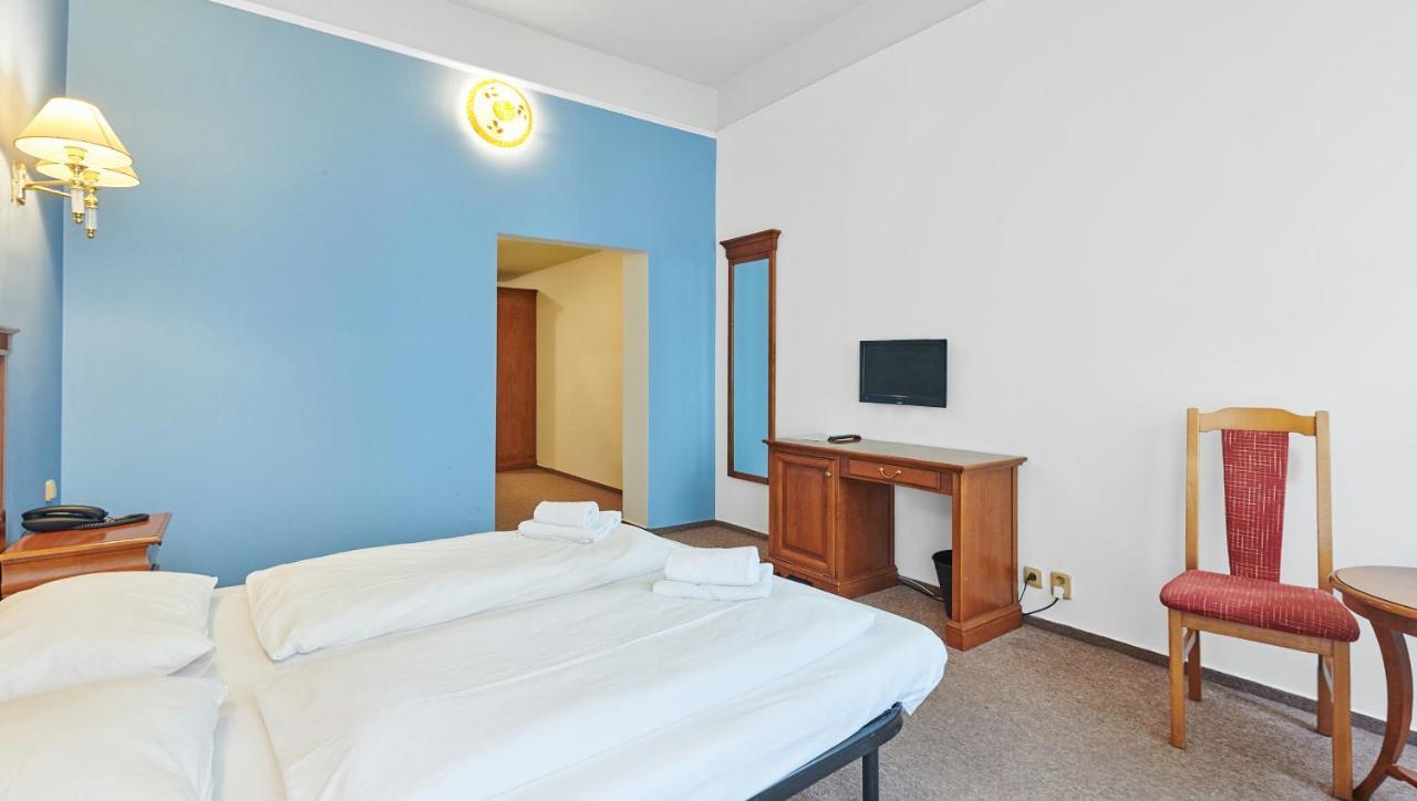Abri Hotel 3*
