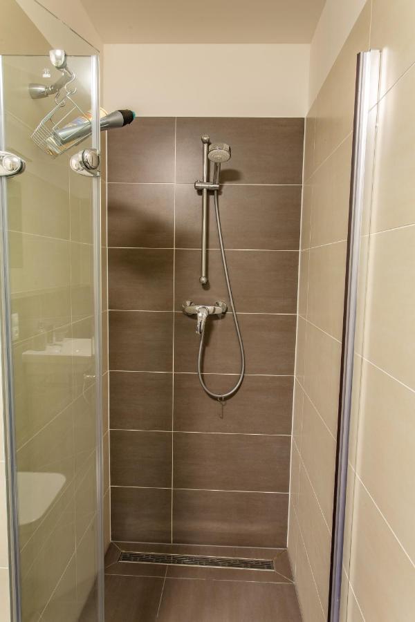 Spacious Terrace With Free Private Parking Prague