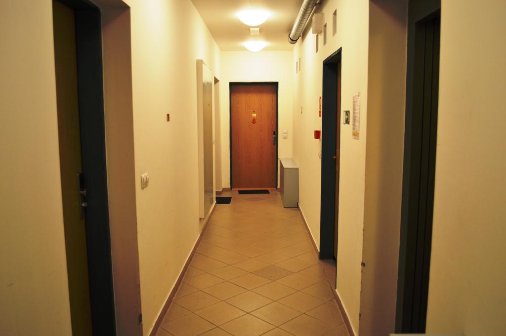 Apartment 3d *