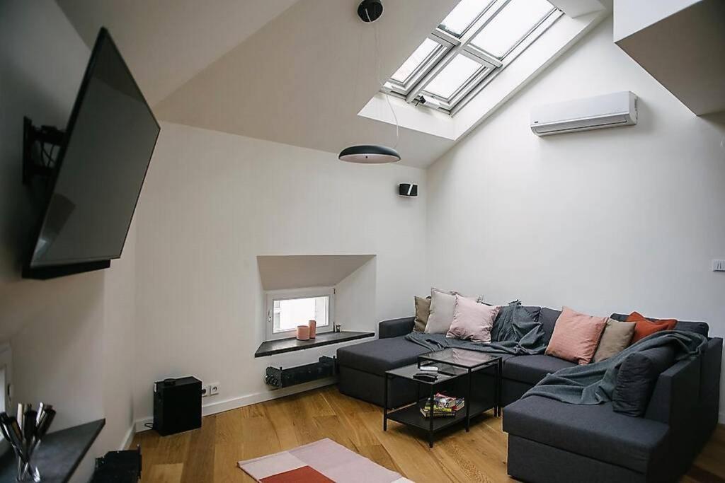 Huge 3-bed Duplex W Sauna, Jacuzzi, Terrace & Ac * Prague