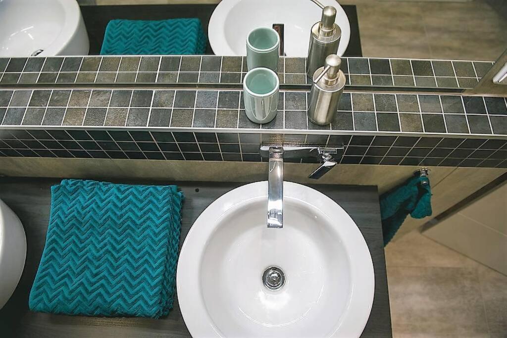 Apartment Huge 3-bed Duplex W Sauna, Jacuzzi, Terrace & Ac