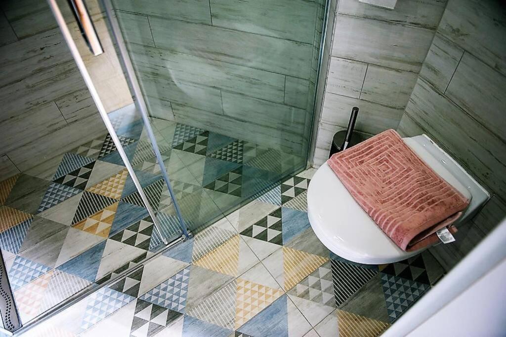 Huge 3-bed Duplex W Sauna, Jacuzzi, Terrace & Ac Apartment Prague