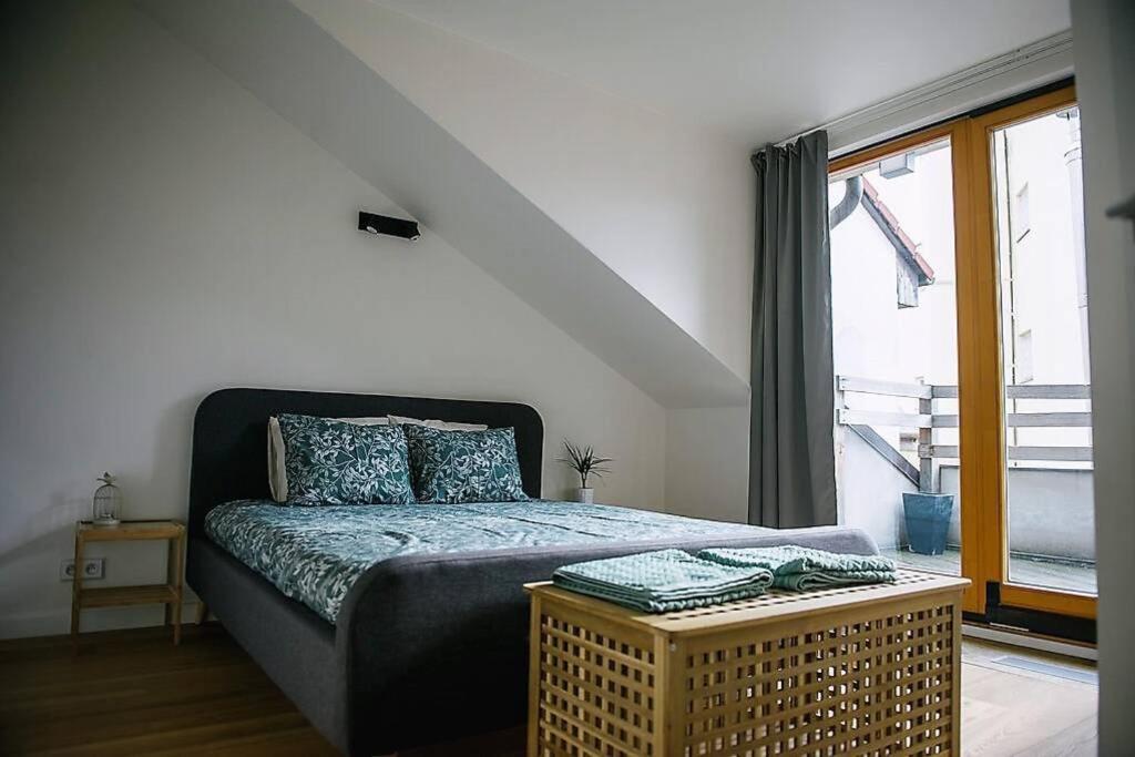 Huge 3-bed Duplex W Sauna, Jacuzzi, Terrace & Ac Apartment Prague