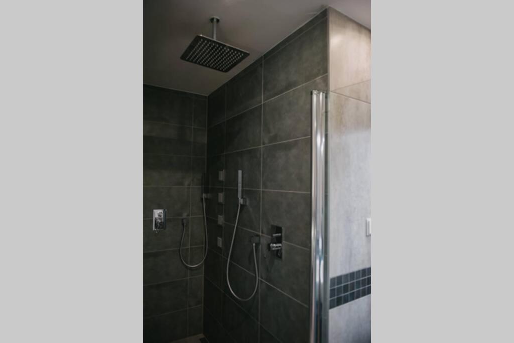 Apartment Huge 3-bed Duplex W Sauna, Jacuzzi, Terrace & Ac *