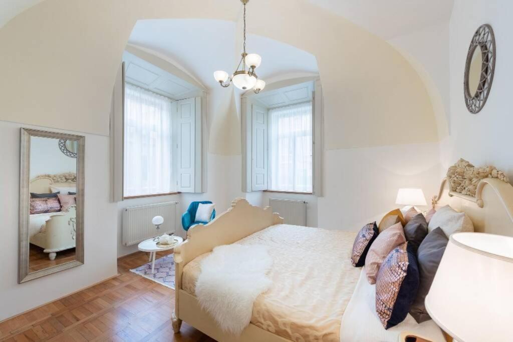Apartment Rose / Romantic & Cozy / City Center Prag