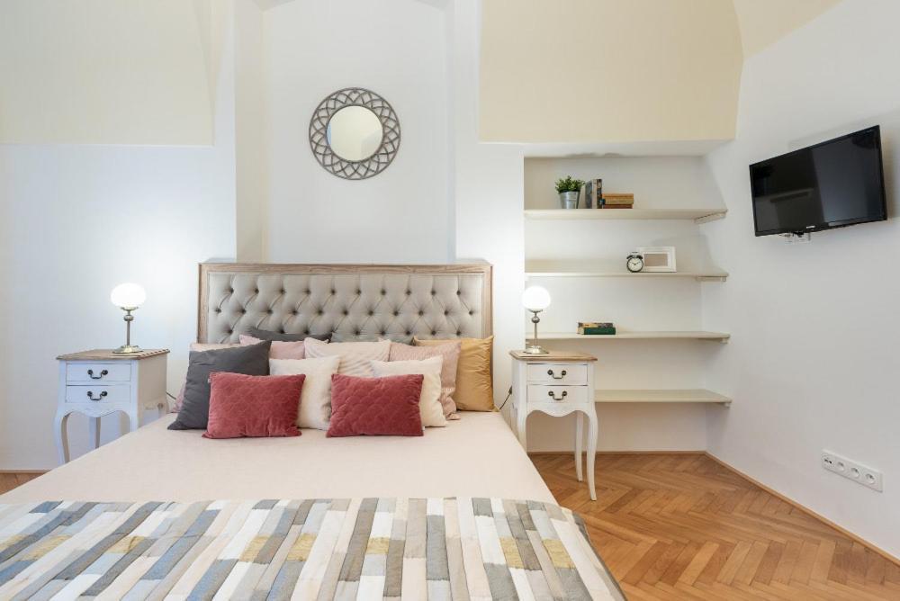 Apartment Rose / Romantic & Cozy / City Center Prag