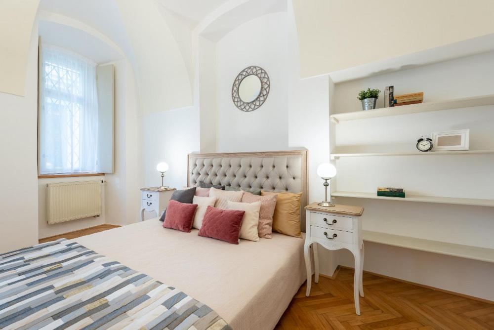 Apartment Rose / Romantic & Cozy / City Center Prag