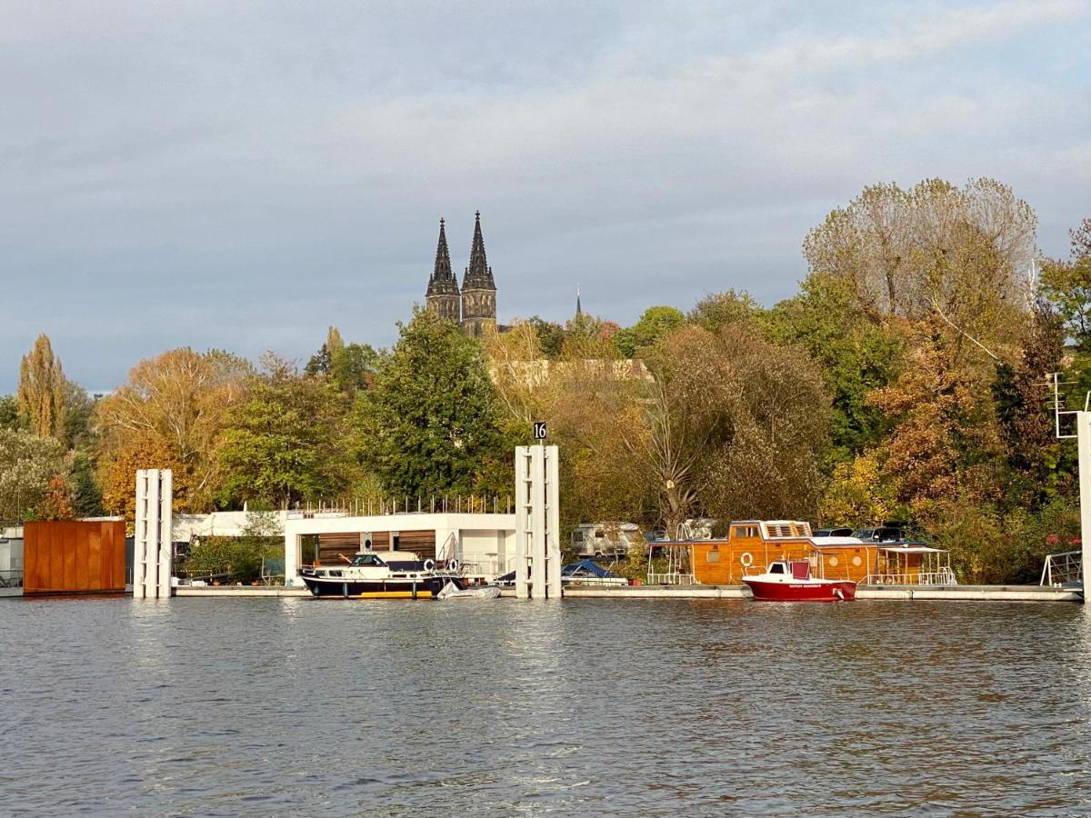 Houseboat Ginger Tekne Prag
