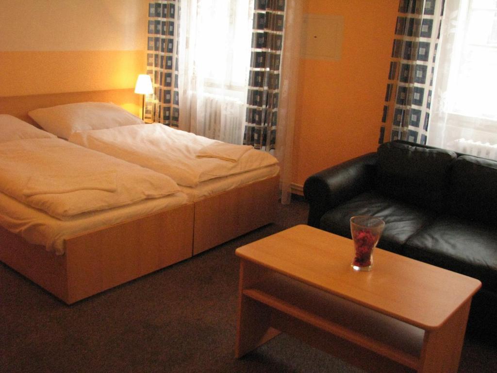 Ritchie's & Hostel *