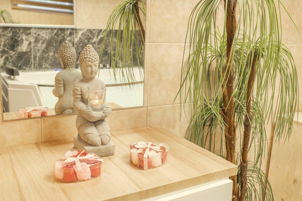 Wellness Studio! Finnish Sauna, Whirlpool, Gym & More! Apartment