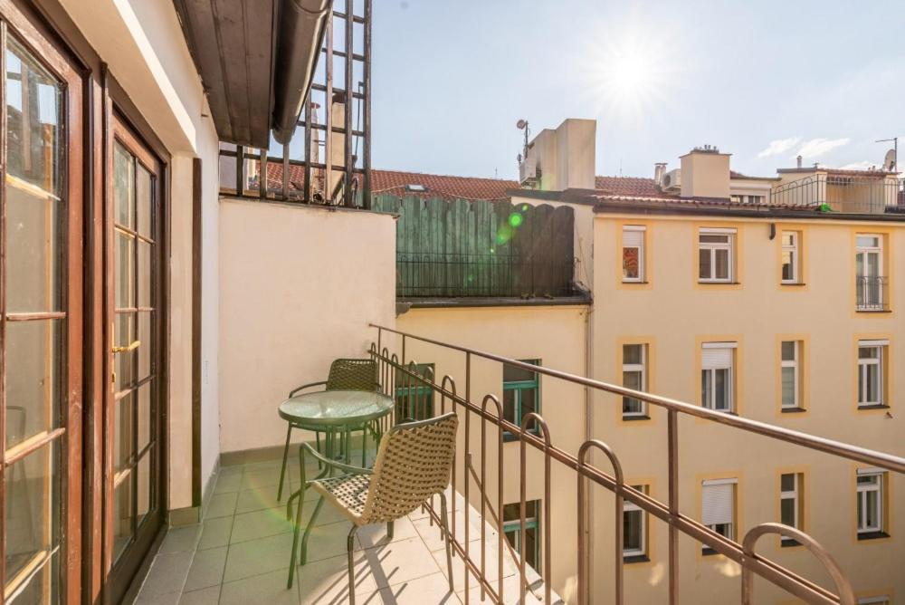 Apartment Templova - Old Town Large With Terrace