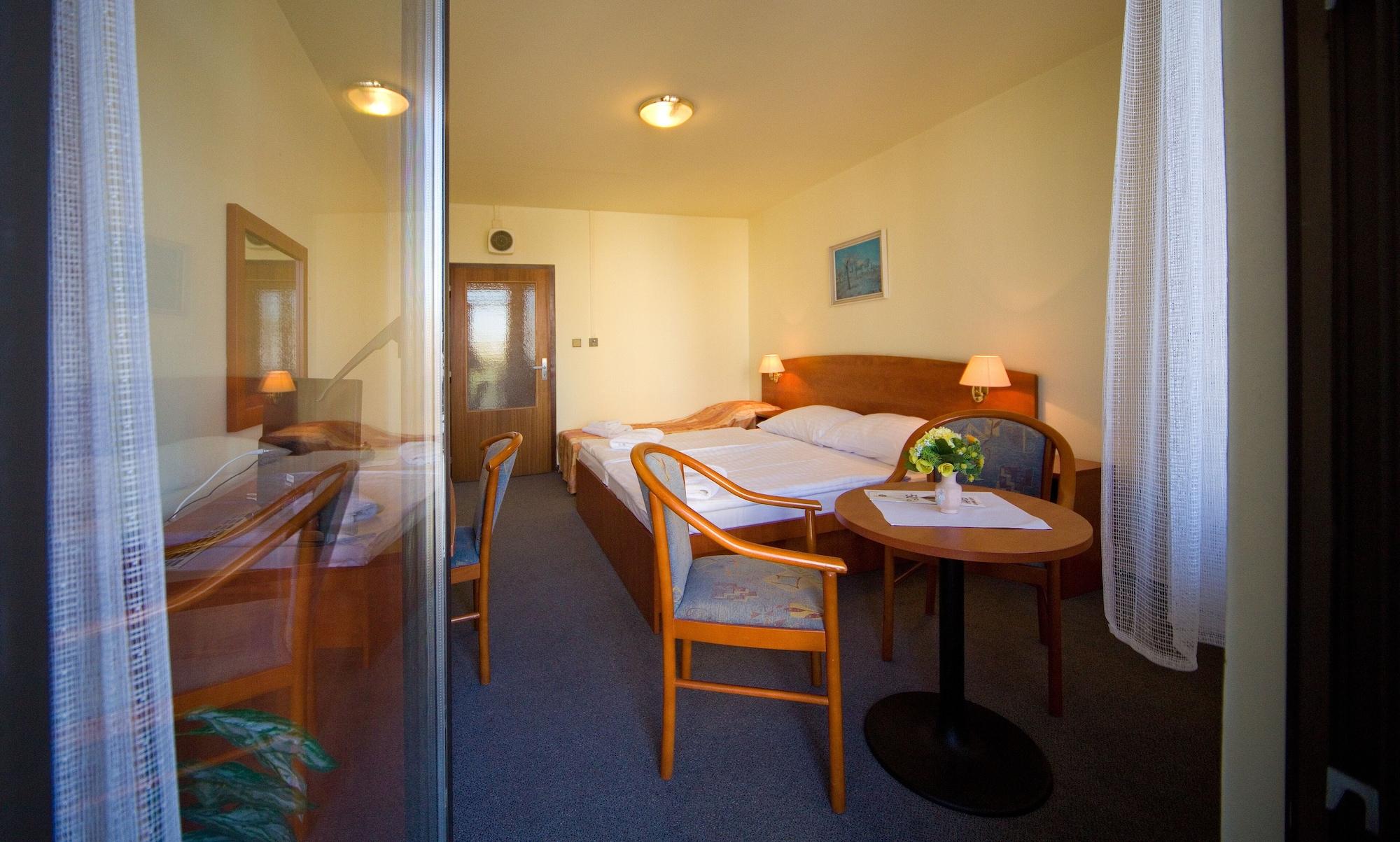 Krystal Otel Prag