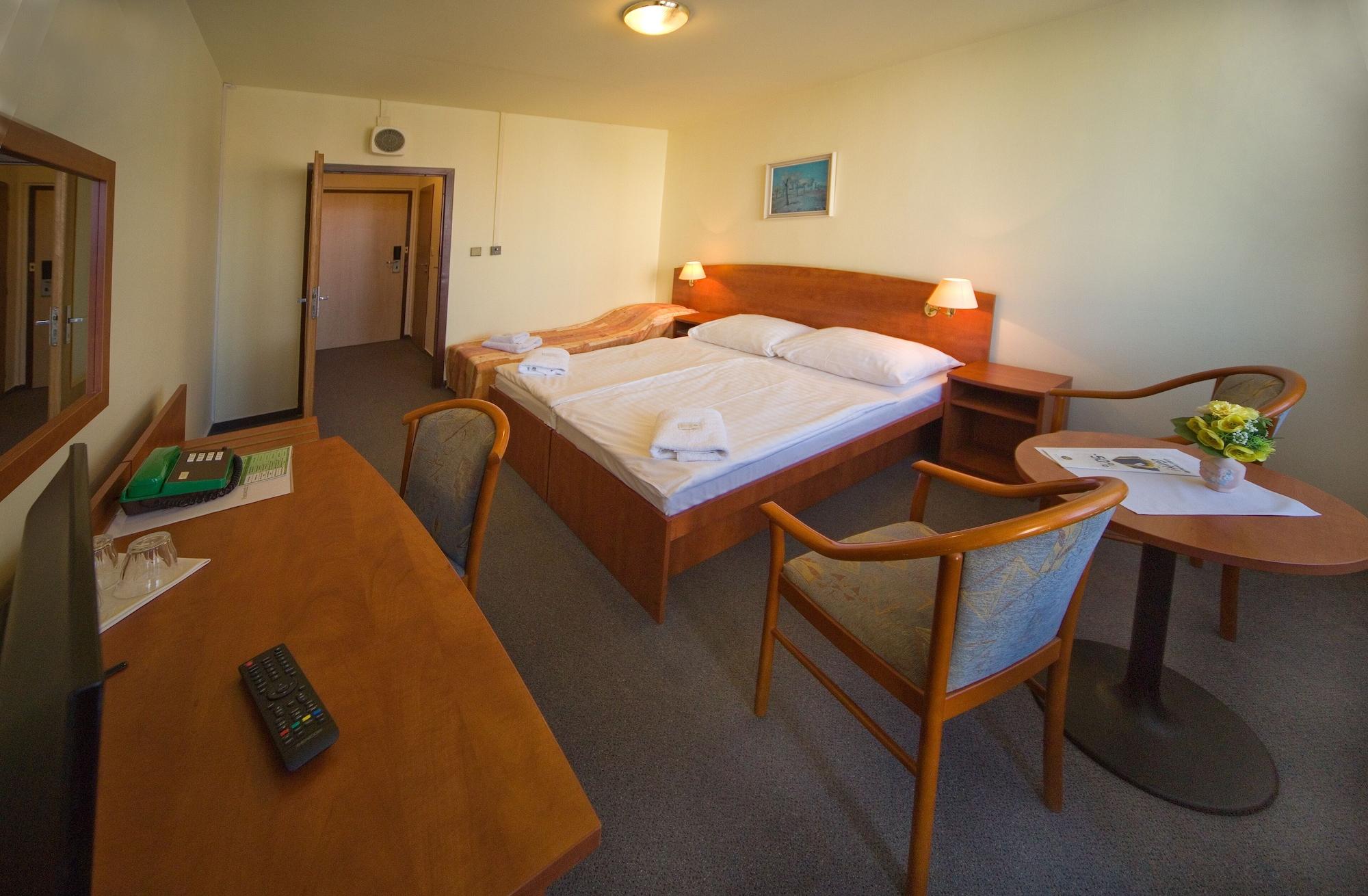 Krystal Otel Prag