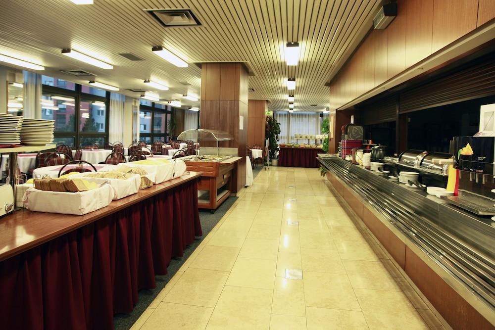 Krystal Otel