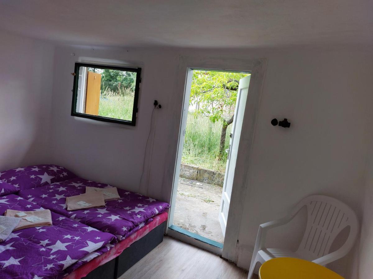 Retro Challenge And Garden Guest house